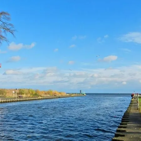 Hausboot In Ботель