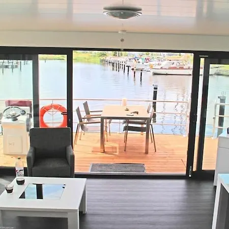 Ботель Hausboot In