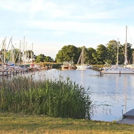 Hausboot In *